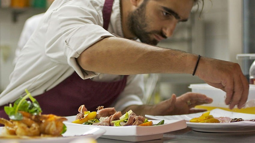 chef-preparing-food